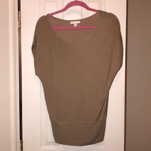 Short sleeve sweater top